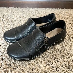 Clarks Cora Harbor Oxfords Zip Shoes Black Leather Womens 9M Slip On 27857